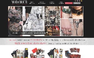 Visita lo shopping online di ModaMour