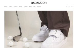 Visita lo shopping online di Backdoor