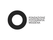 Visita lo shopping online di Fondazione Fotografia Modena